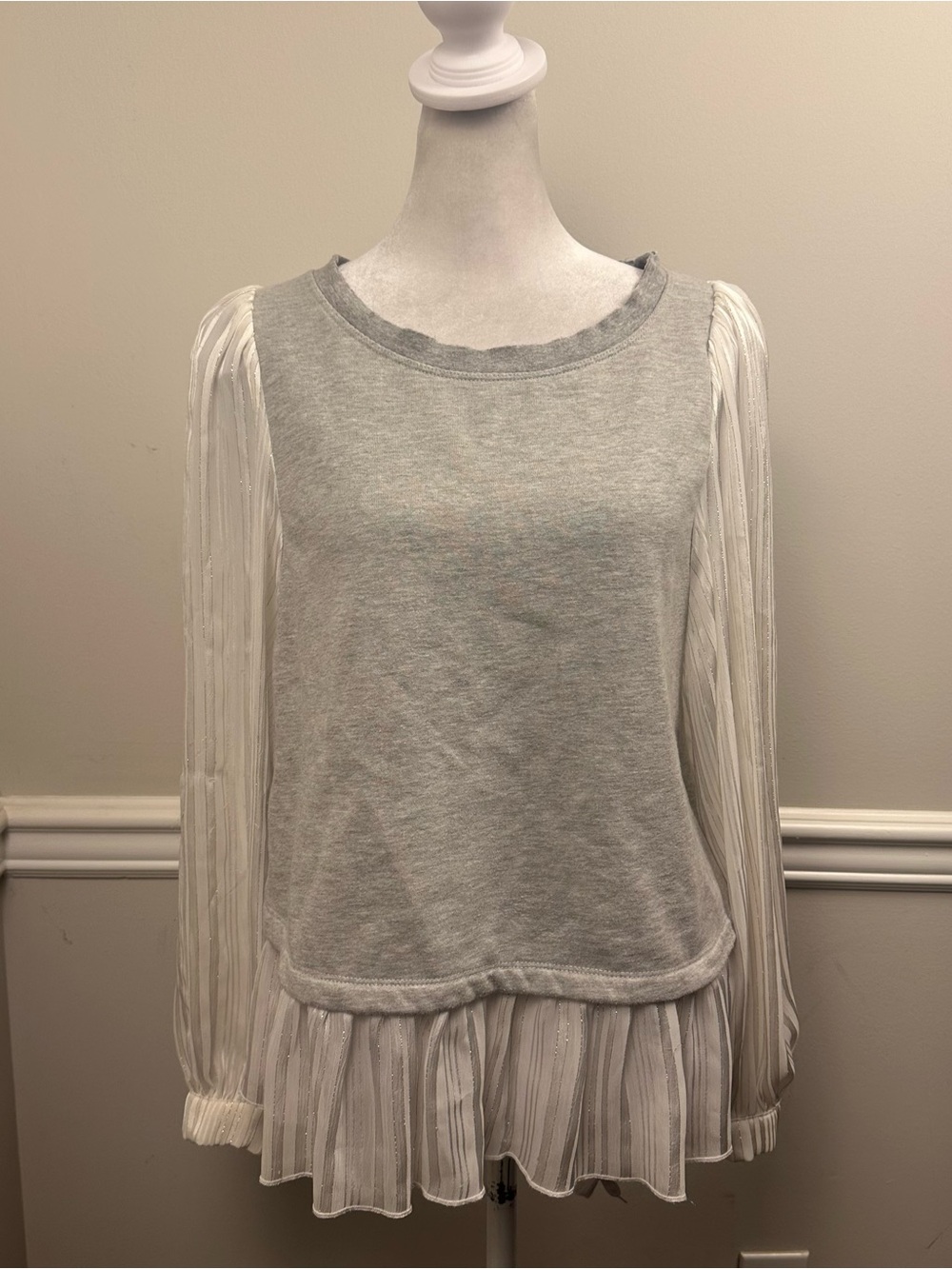 Akemi + Kin Gray Knit Tunic with Sheer White Pleated Sleeves and hem M